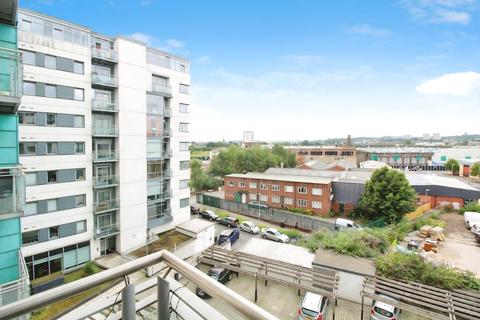 Flat to rent, Ingram Street, Leeds, West Yorkshire, LS11
