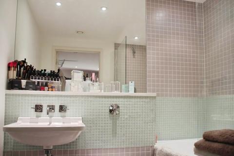 Flat to rent, Ingram Street, Leeds, West Yorkshire, LS11