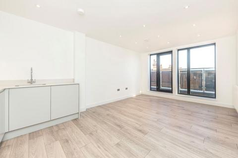 2 bedroom flat to rent, Portland Road, Norwood Junction SE25