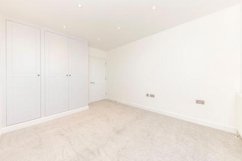 2 bedroom flat to rent, Portland Road, Norwood Junction SE25