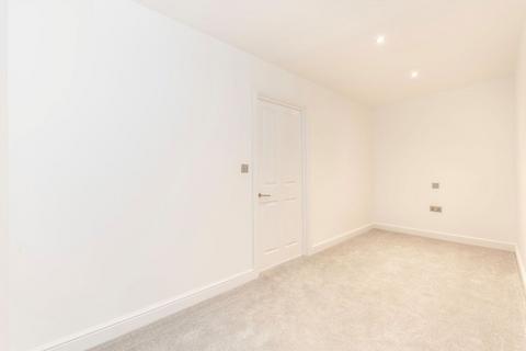 2 bedroom flat to rent, Portland Road, Norwood Junction SE25