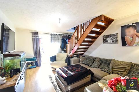 2 bedroom end of terrace house for sale, Maldon Gardens, Gloucester