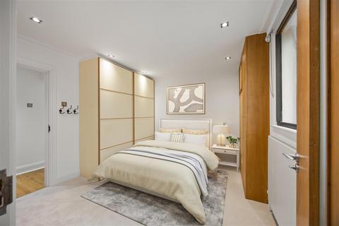 3 bedroom flat for sale, North End Way, Hampstead London NW3