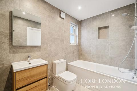 3 bedroom apartment to rent, Bendemeer Road, Barnes, SW15
