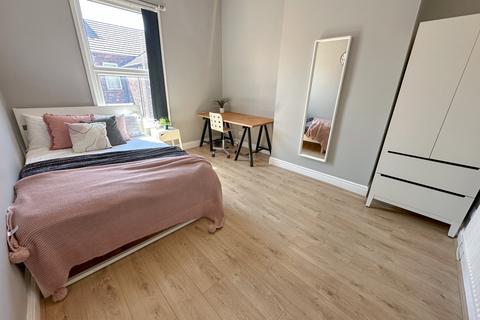 3 bedroom terraced house to rent, Fell Street, L7 2QD,