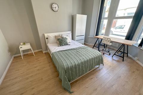 3 bedroom terraced house to rent, Fell Street, L7 2QD,