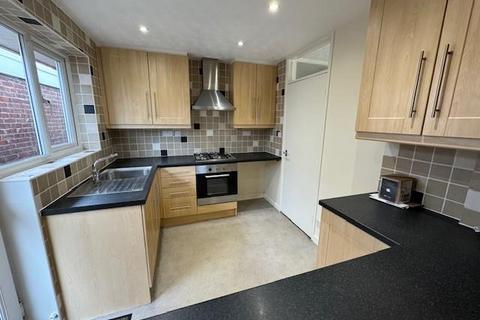 3 bedroom detached bungalow to rent, Lynn Road, Canford Heath, Poole