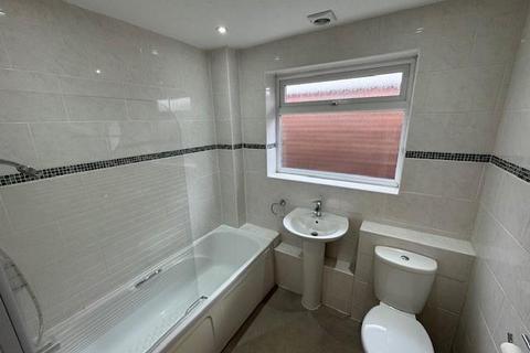 3 bedroom detached bungalow to rent, Lynn Road, Canford Heath, Poole