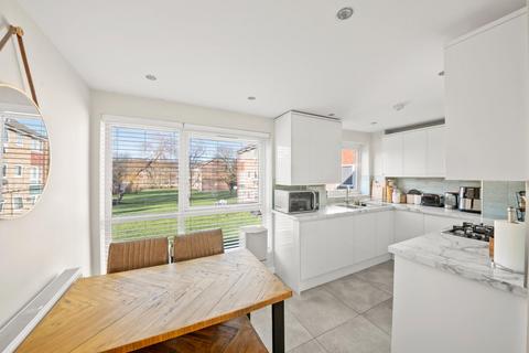 2 bedroom flat for sale, Forris Avenue, Hayes