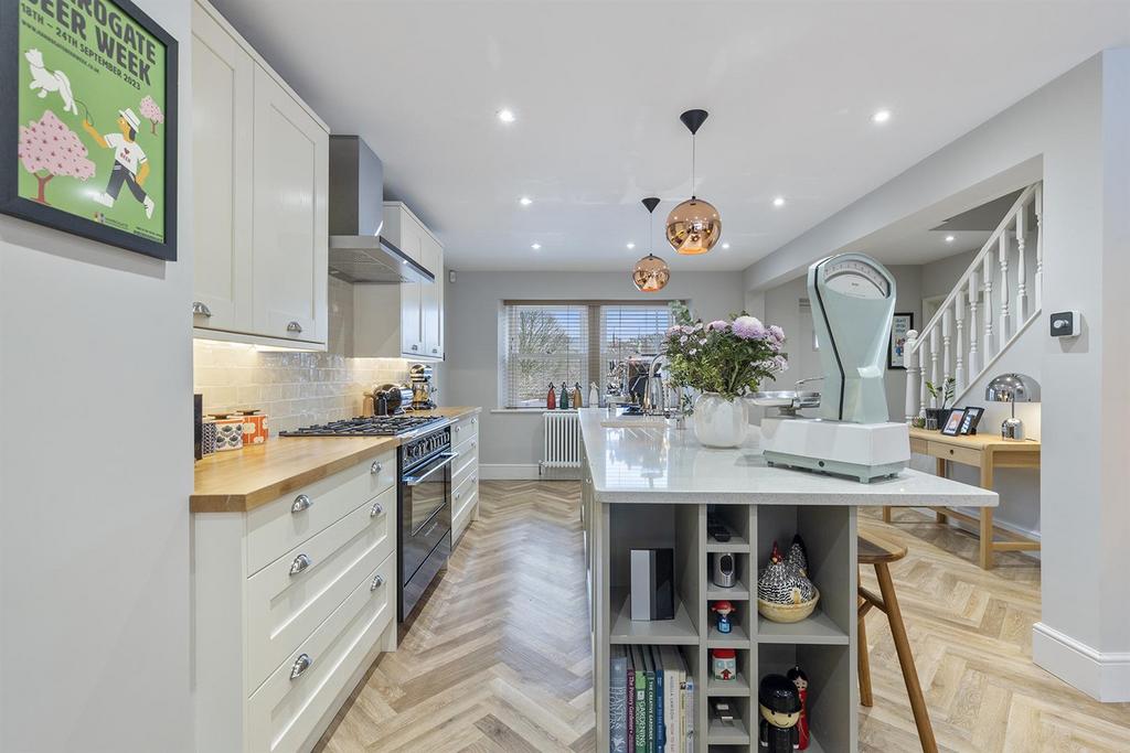 Stonehaven., Churchlane, Baslow. 07 297.jpg
