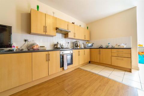 2 bedroom flat to rent, Brighton Grove, Newcastle Upon Tyne