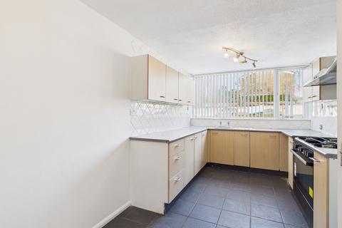 3 bedroom terraced house to rent, Canterbury Way, Thetford, IP24