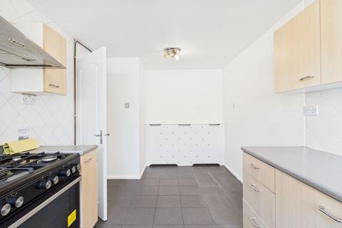 3 bedroom terraced house to rent, Canterbury Way, Thetford, IP24