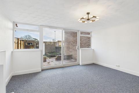 3 bedroom terraced house to rent, Canterbury Way, Thetford, IP24