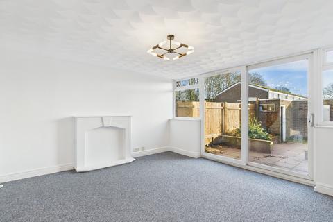 3 bedroom terraced house to rent, Canterbury Way, Thetford, IP24