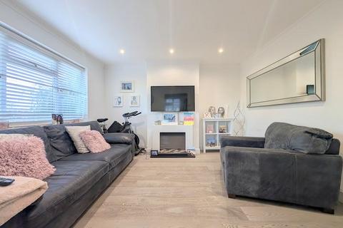 2 bedroom maisonette for sale, Shakespeare Avenue, Feltham, TW14