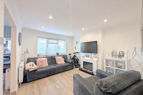 2 bedroom maisonette for sale, Shakespeare Avenue, Feltham, TW14