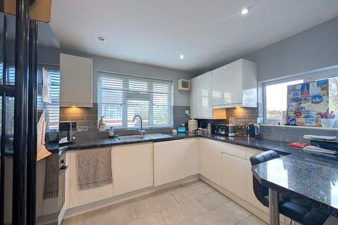 2 bedroom maisonette for sale, Shakespeare Avenue, Feltham, TW14