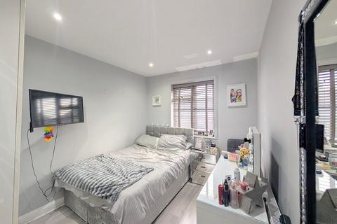2 bedroom maisonette for sale, Shakespeare Avenue, Feltham, TW14