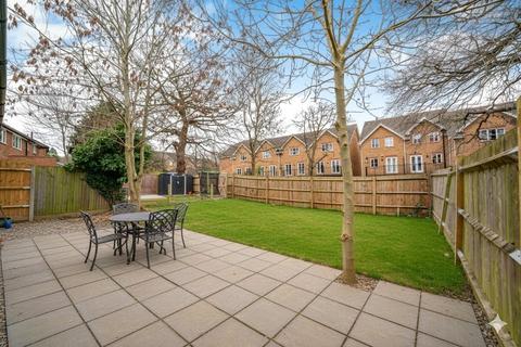 2 bedroom flat to rent, Cavendish Avenue, London, W13