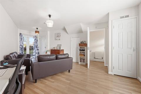 1 bedroom apartment to rent, Saunders Close, London, Seven Kings, IG1