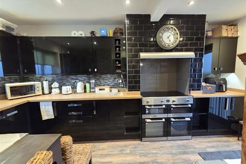 3 bedroom semi-detached house for sale, Layamon Walk, Stourport-On-Severn