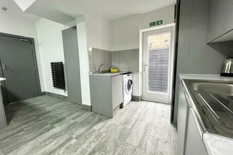 1 bedroom in a house share to rent, 2 Oatlands Road Room 3 Enfield EN3 5LJ