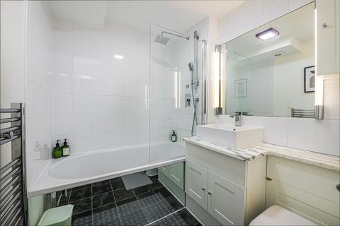 2 bedroom apartment for sale, Plough Road, SW11