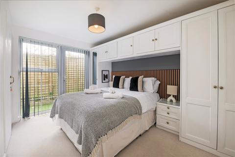 2 bedroom apartment for sale, Plough Road, SW11