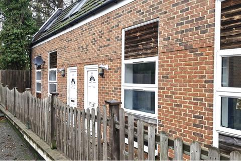 1 bedroom flat to rent, Uplands Close, London, SE18