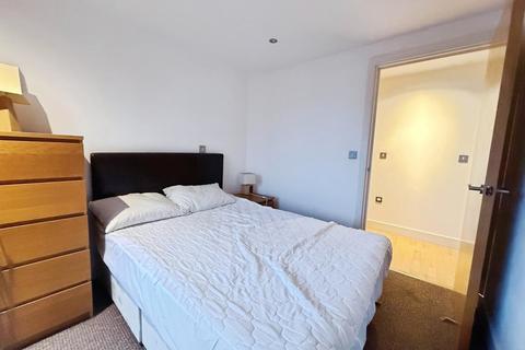 2 bedroom flat to rent, The Boulevard, Leeds, West Yorkshire, UK, LS10