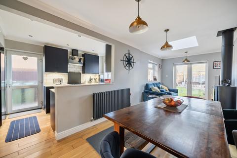 3 bedroom semi-detached house for sale, Knights Way, Tewkesbury, Gloucestershire