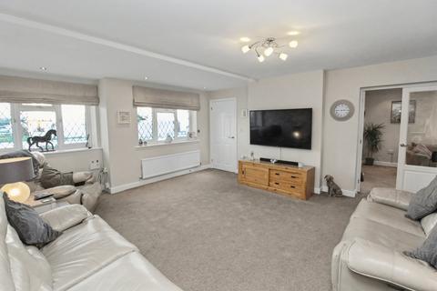 4 bedroom detached house for sale, The Paddocks, Leicester LE19