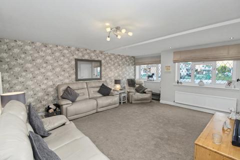 4 bedroom detached house for sale, The Paddocks, Leicester LE19