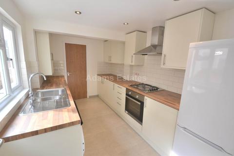 3 bedroom terraced house for sale, Donnington Gardens, Reading