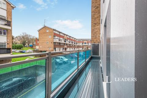2 bedroom flat to rent, Cromwell Road, Redhill, RH1