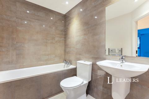 2 bedroom flat to rent, Cromwell Road, Redhill, RH1