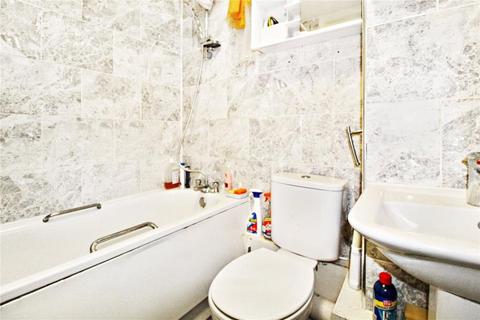 1 bedroom flat for sale, Eglinton Road, London, SE18