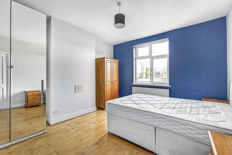 3 bedroom house to rent, Stanley Road, Mitcham CR4