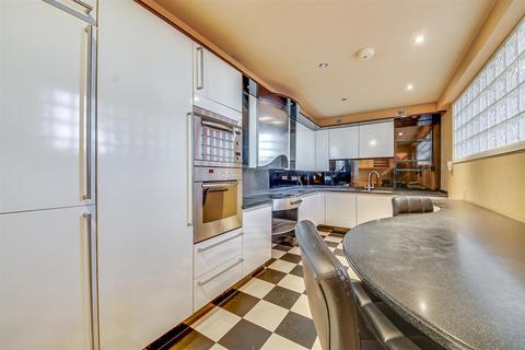 2 bedroom apartment to rent, Promenade, Southport PR9