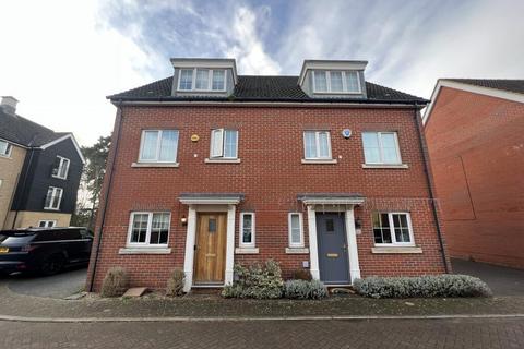 4 bedroom semi-detached house to rent, Thyme Close, Bury St. Edmunds IP28