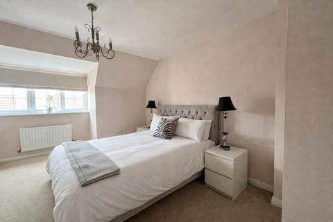 4 bedroom semi-detached house to rent, Thyme Close, Bury St. Edmunds IP28