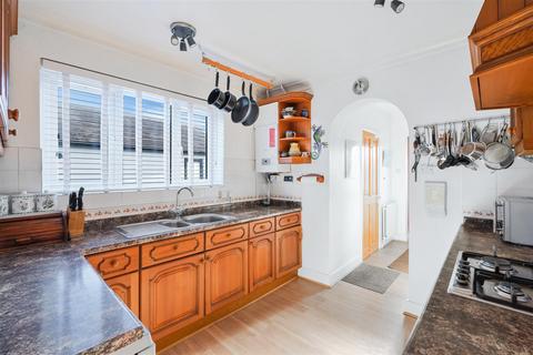 undefined, Fairlawn Grove, Banstead