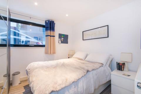 2 bedroom flat for sale, Wandsworth Road, Wandsworth, London, SW8