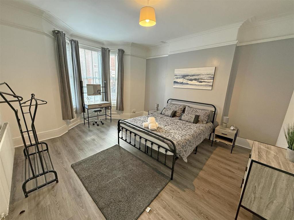 Bedroom 1.jpg
