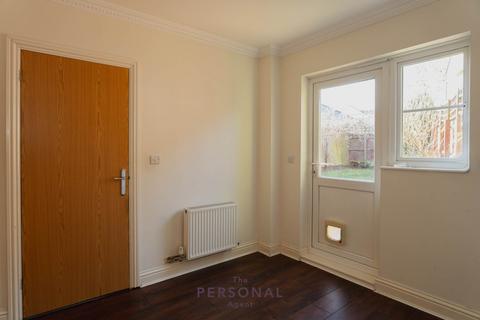 4 bedroom semi-detached house to rent, Horton Crescent, Epsom