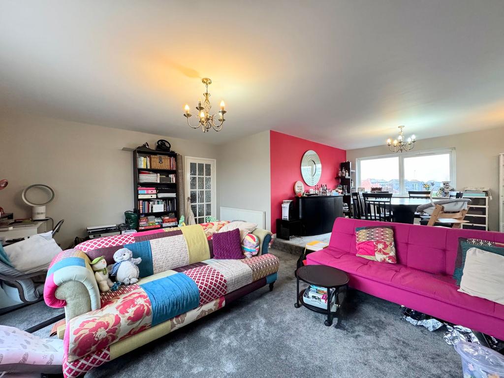 Open plan lounge/dining area