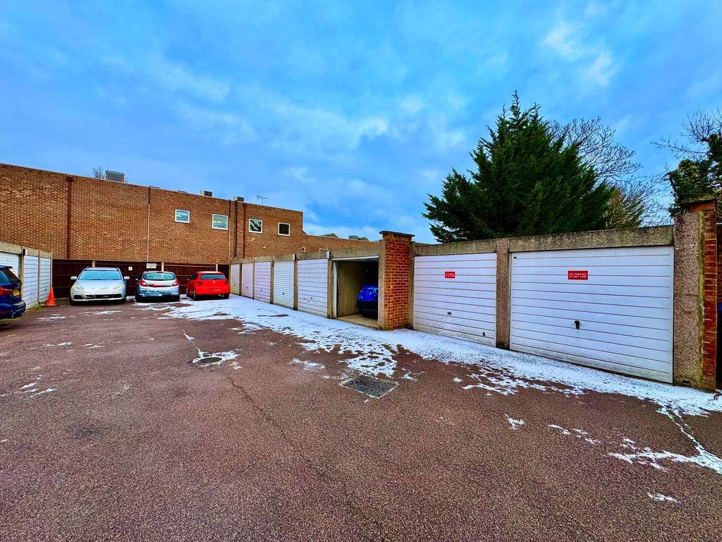 Garage/parking