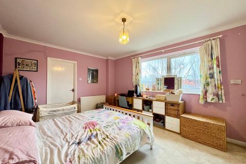 2 bedroom flat for sale, Heather Walk, Edgware, HA8