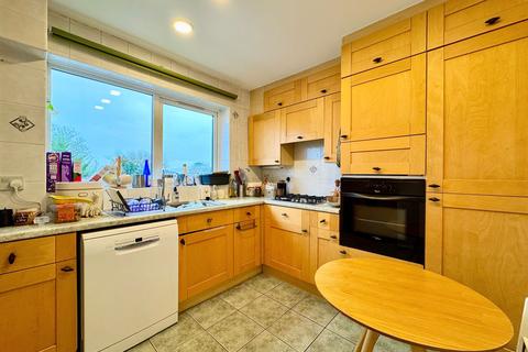 2 bedroom flat for sale, Heather Walk, Edgware, HA8